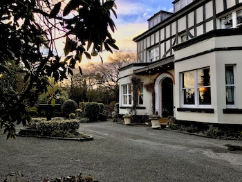 Brook Hall Hotel,Cheshire West And Chester>>Cheshire,3 star