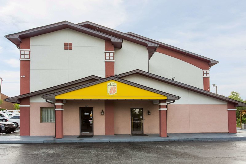 super 8 by wyndham greensboro coliseum conv