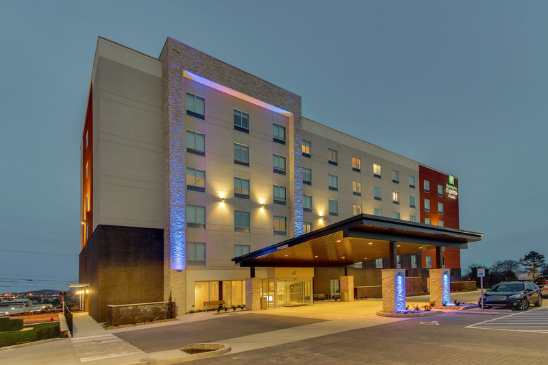 hol inn exp nashville metrocenter downtown