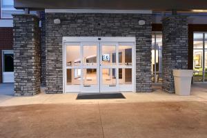 holiday inn express and suites madisonville an ihg hotel
