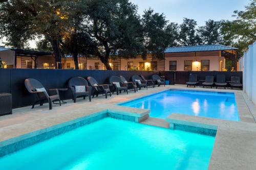Hotel Flora & Fauna,New Braunfels>>Hays,2.5 star