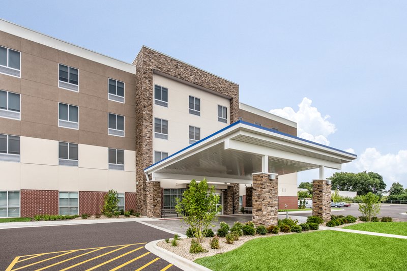 Holiday Inn Express & Suites Ottawa, An Ihg Hotel,Oglesby>>La Salle,2.5 star