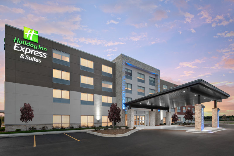 Holiday Inn Express & Suites Elkhorn - Lake Geneva,Janesville>>Elkhorn,2.5 star