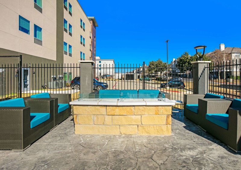 La Quinta Inn & Suites By Wyndham Dfw West-Glade Parks,Dallas>>Arlington,3 star