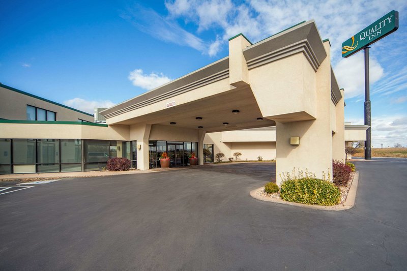 Suburban Studios I-80 Grand Island,Doniphan>>Alda,2 star