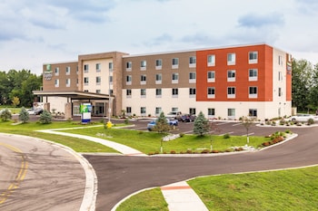 Holiday Inn Express & Suites Elkhart North, An Ihg Hotel,Elkhart County>>Elkhart,2.5 star