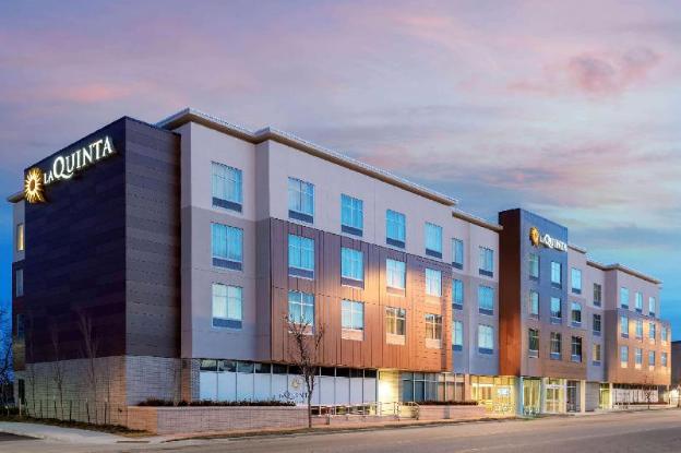 la quinta and suites wyndham kansas city beacon