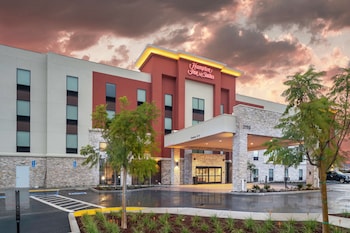 hampton inn and suites santa maria