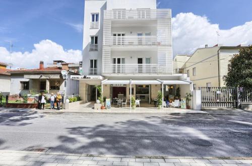 Hotel La Pineta,Follonica>>Florence,3 star