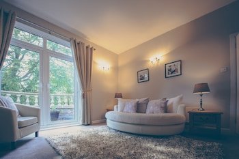 De Courceys Manor Cottages,Next To A Golf Course,3 star