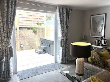 De Courceys Manor Cottages,Next To A Golf Course,3 star