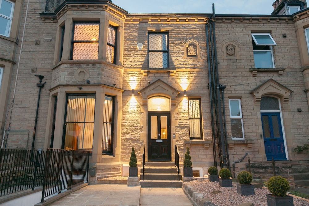 Townhouse No 12,Huddersfield>>Cleckheaton,3.5 star