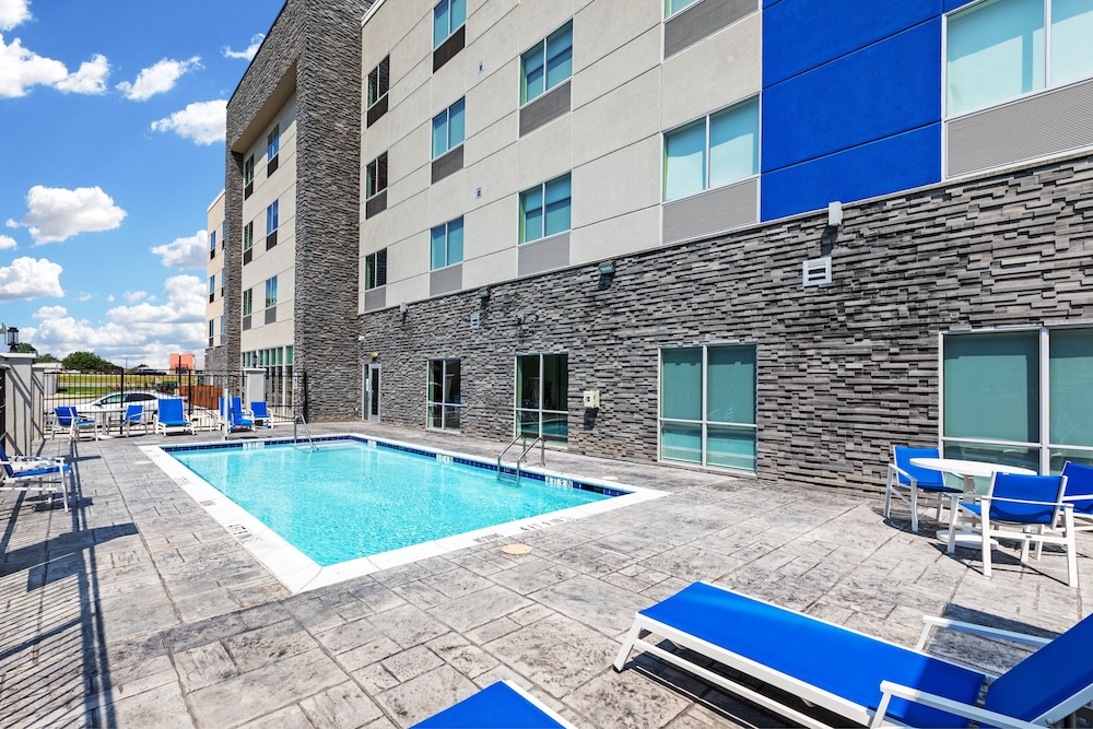 Holiday Inn Express & Suites Denton - Sanger,Denton>>Argyle,2.5 star