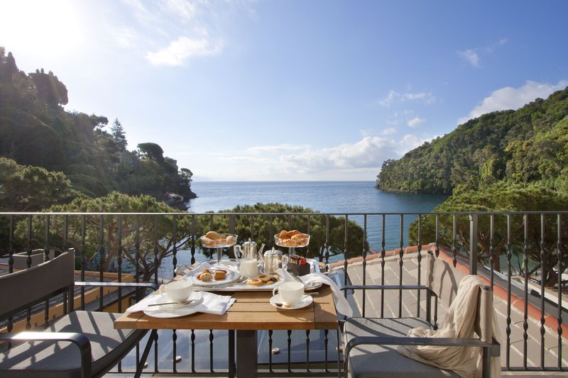 eight hotel paraggi