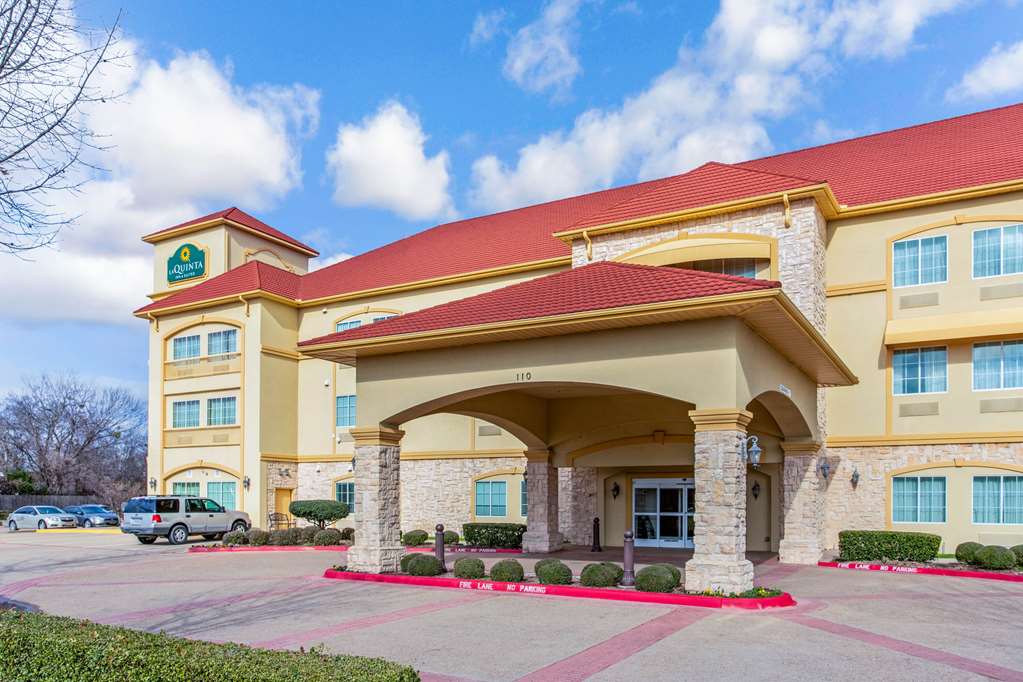 La Quinta Inn & Suites By Wyndham Ennis,Ennis>>Ellis County,2.5 star
