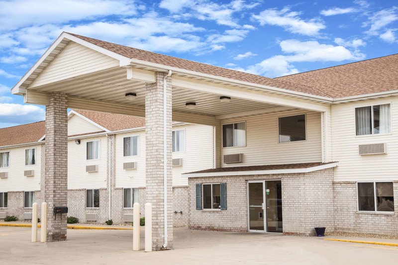 Days Inn By Wyndham Evansdale Waterloo,Evansdale>>Elk Run Heights,2 star