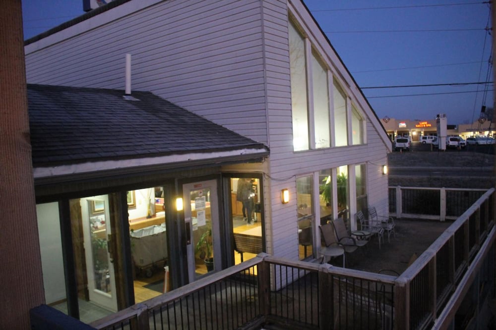 Hawk's Nest Lodge,Osage Beach>>Camden,2 star