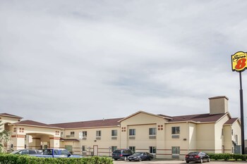 super 8 by wyndham brenham tx