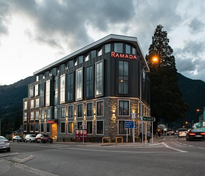 ramada queenstown central