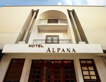 Alpana Hotel,Upper Road,3 star