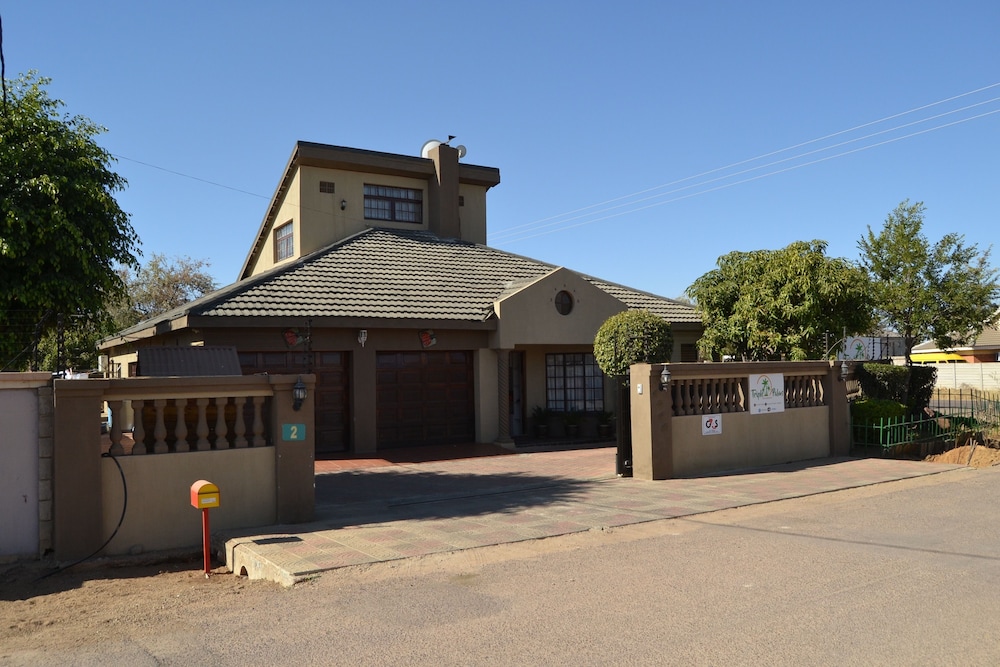 Triple Palms Bed And Breakfast,South-East>>Gaborone,3.5 star