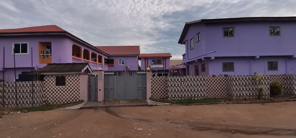 Peemens Guesthouse,Off Top Town Road Opposite The Nasec Ngleshi Amanfro Po Box Lt195 Kasoa Accra,3 star