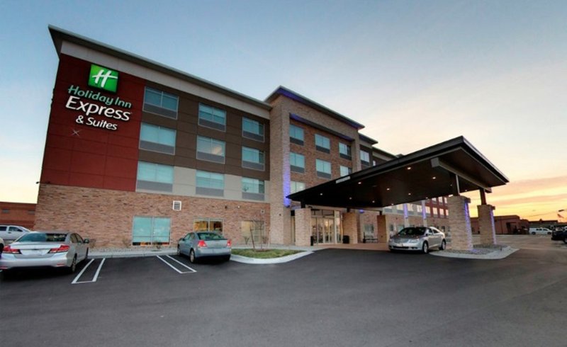 holiday inn express and suites detroit north rosev