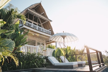 white tortoise eco villas