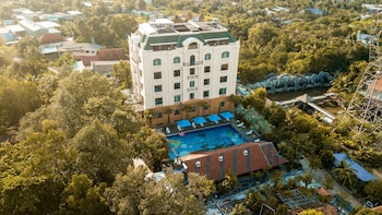 golden emerald resort