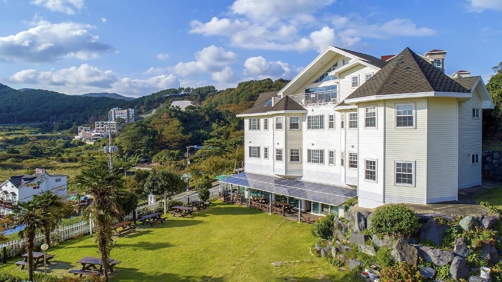 Geoje Joeunde Pension,51 Wahyeon-Ro Irun-Myeon South Gyeongsang Geoje 53329,3 star