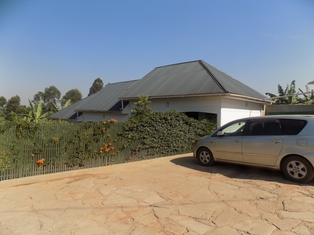 Deluxe Hotel - Ishaka,Bushenyi Kasese Ishaka,3 star