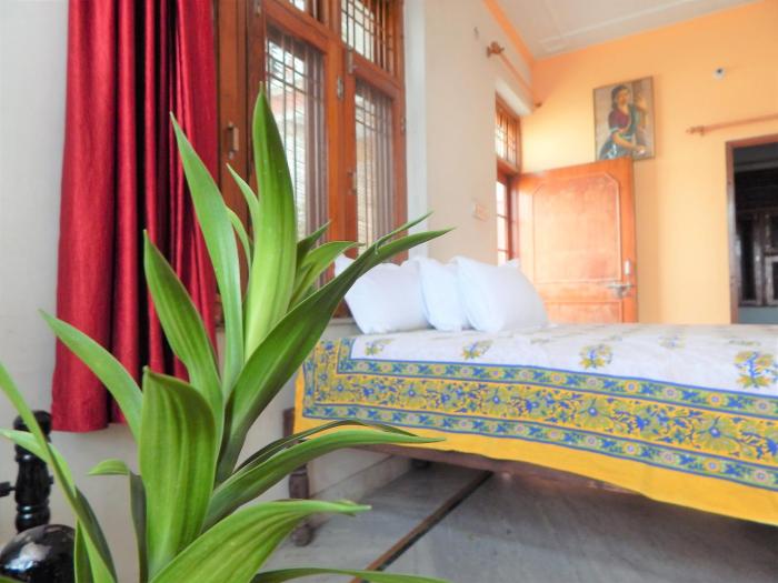 Vishal Villa,Jhalana Doongri>>Jaipur,3 star