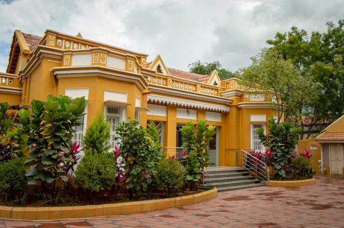 Roambay Hostels