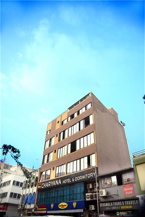 Charyana Hotel Ac Dormitory - Hostel