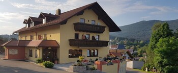 Pension Ferienwohnungen Ludwig,Neukirchen Beim Heiligen Blut>>Cham,3 star