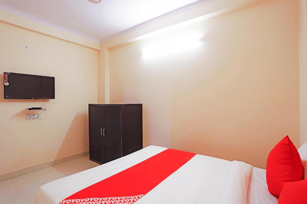 Hotel O Lal Residency,126/132 Nangloi Opposite Nangloi Post Office Delhi 110041,3 star