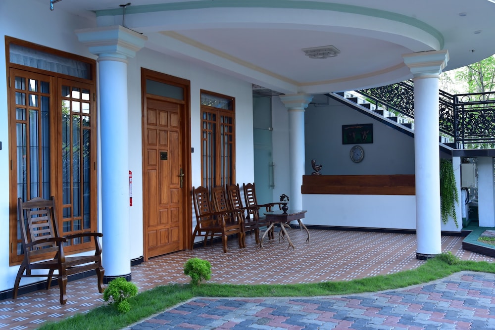 L's Lanka,1/27 Kurunagala Road Dambulla 21100,3 star