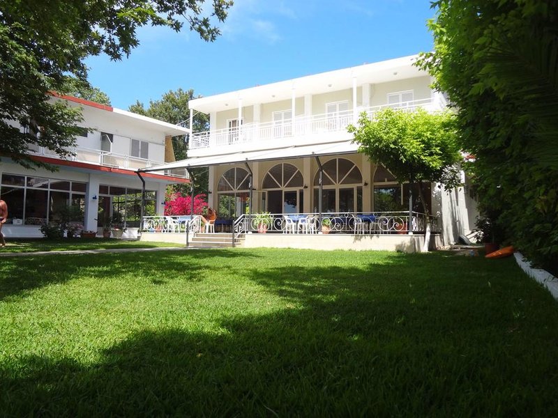 hotel avra beach