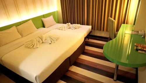 room-image