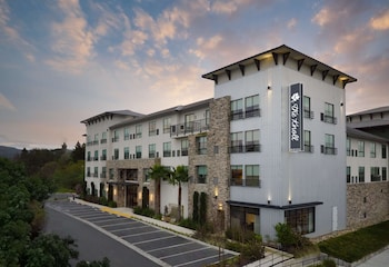 the knoll hotel napa valley tapestry collection by hilton