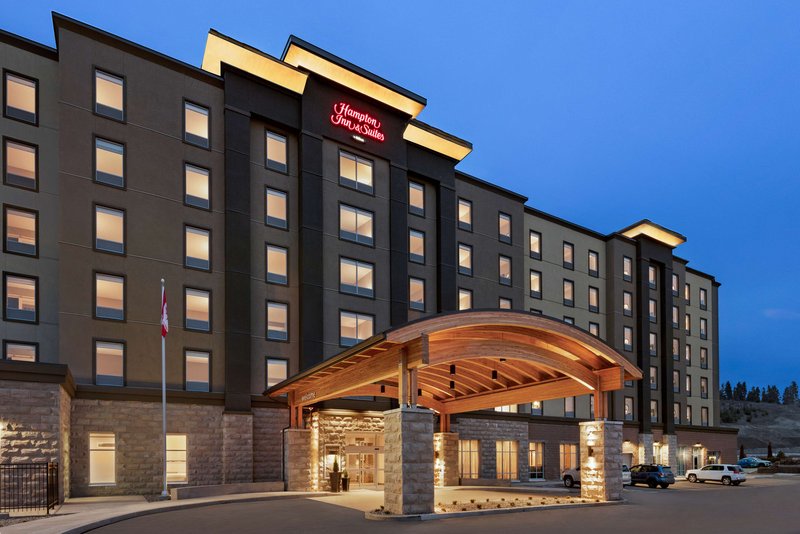 hampton inn and suites by hilton kelowna airport
