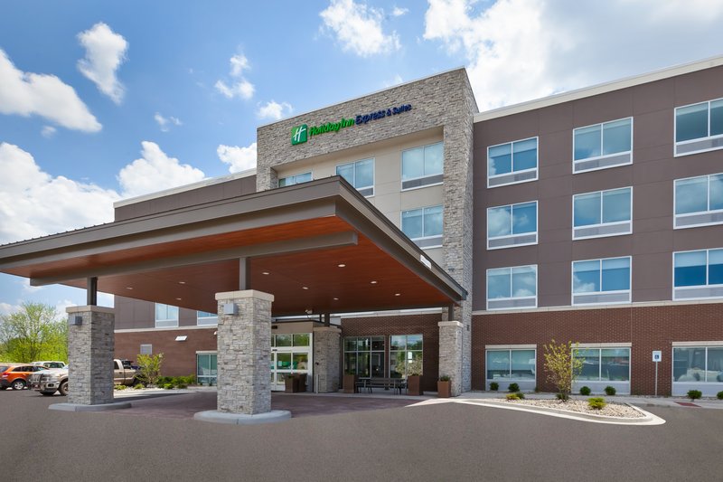 hol inn exp grand rapids airport south