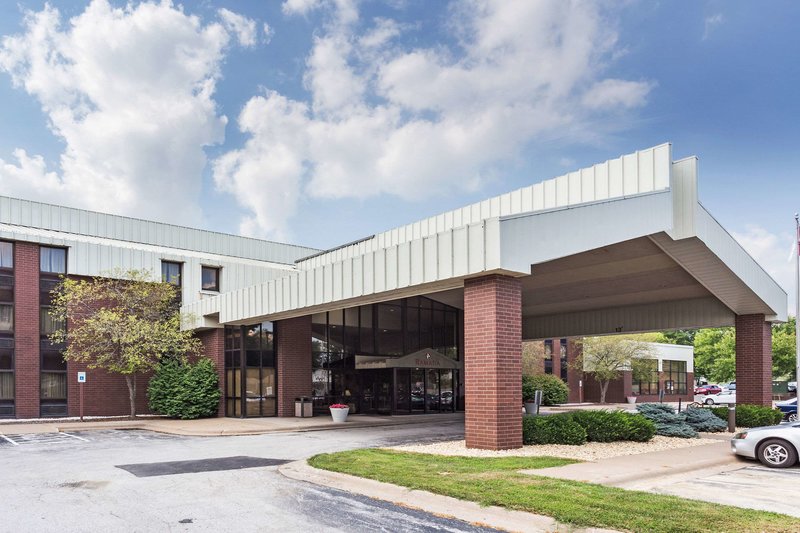 Ramada By Wyndham Bettendorf
