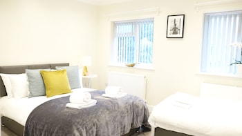 The Close Airport,10 Harlington Close Hayes London Ub3 5Bw,0 star