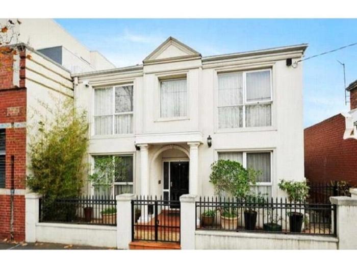 Abbotsford Private Rooms & Pods @ 15 Charles Homestay,Carlton>>Abbotsford,2 star