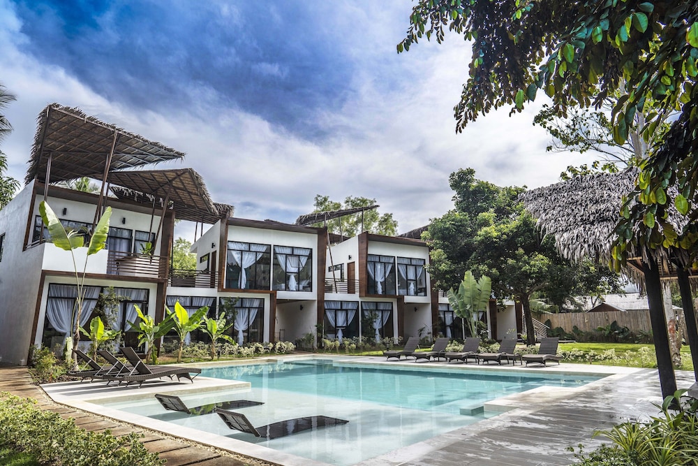 Bird Of Paradise Bohol Resort,Loon>>Bohol,3 star
