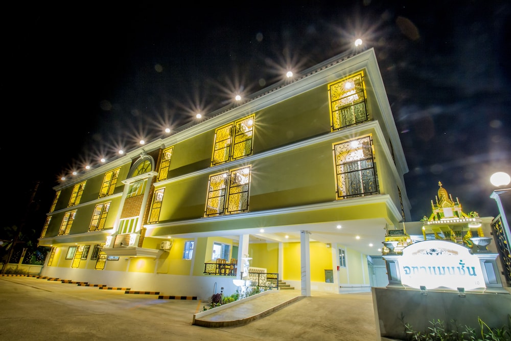 Jutha Mansion,Uttaradit Province>>Uttaradit,2.5 star