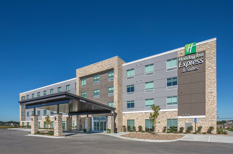 Holiday Inn Expr And Suites West Omaha - Elkhorn,19040 Evans Street Elkhorn Nebraska 68022,2.5 star