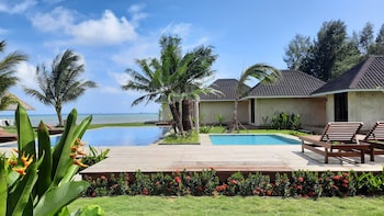 the kelong trikora resort