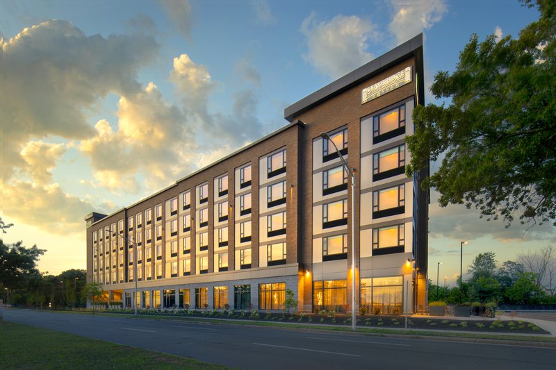 Holiday Inn Express Boston Logan Airport - Revere,Revere>>Boston,2.5 star